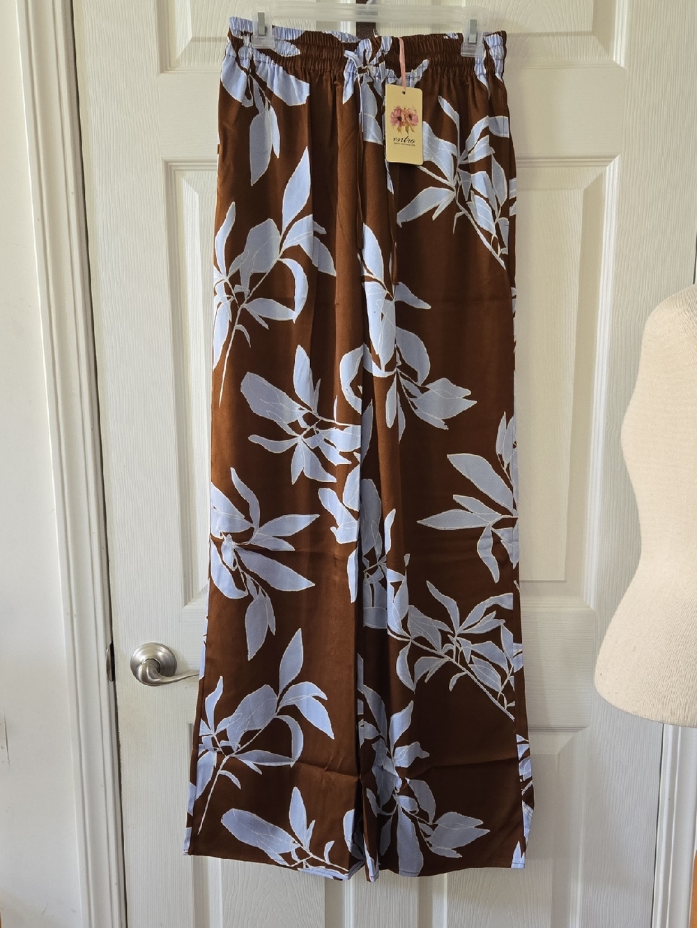 entro Brown Wide-Leg Pants with Light Blue Floral Pattern
